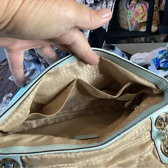 Kate Spade mint green quilted crossbody bag with silver chains and turn lock - Picture 12 of 14